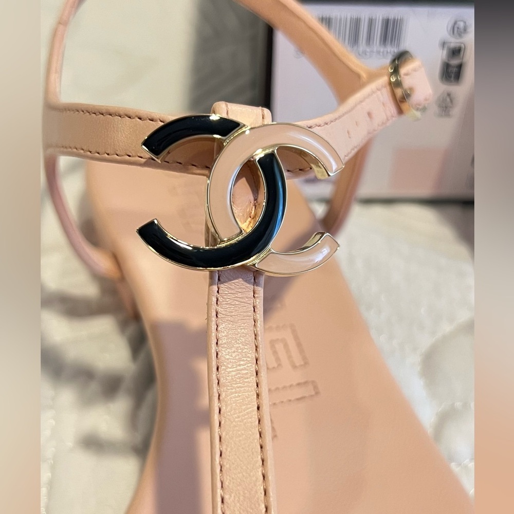 Chanel Pink blush T Sandals NWT Luxury Elegant Comfort.With blush, black silver - Picture 7 of 17